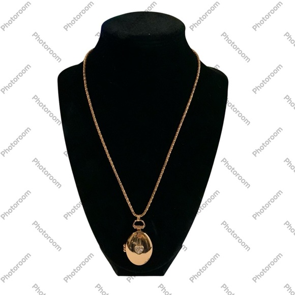 Avon Metal oval locket  rose Goldtone  Necklace. NIB 2017 - Picture 1 of 7